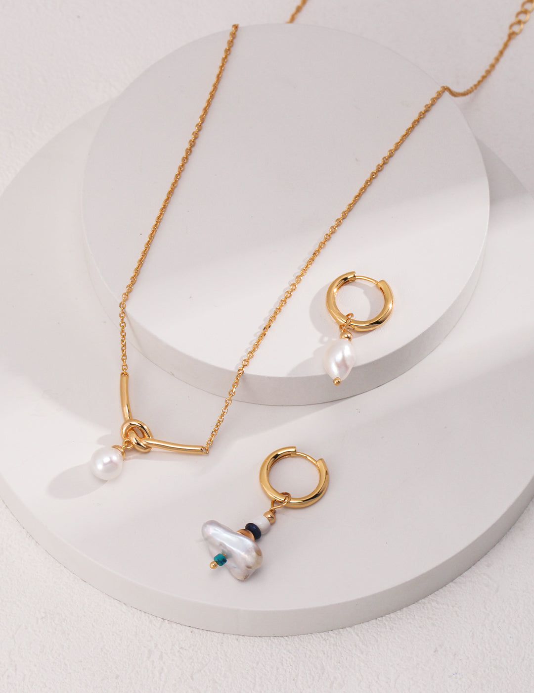 Knot Pearl Necklace