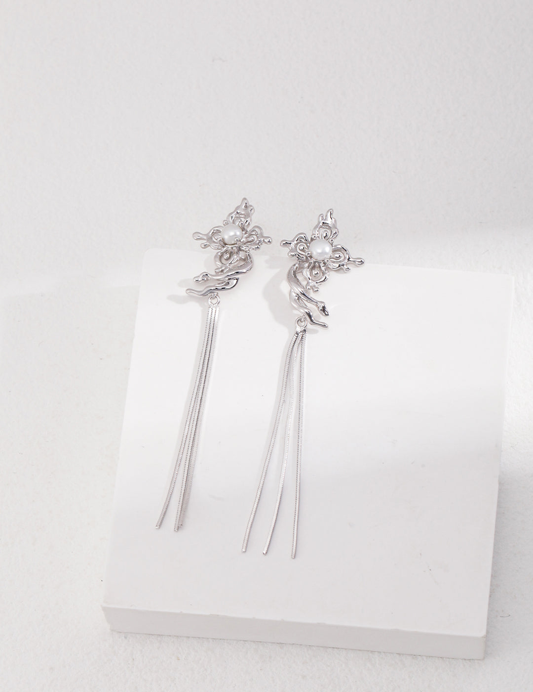 Artistic Pearl Silver Jewelry Set with Necklace, Earring and Ring